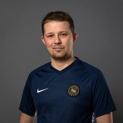 j.schwoerzer@deutschesoccerliga.de